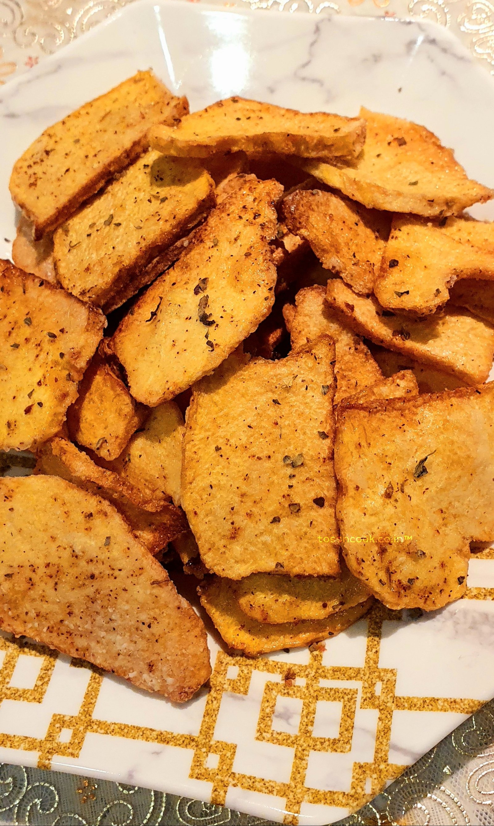 Suran Chips or Yam chips served in a plate.